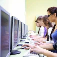 Nos ados et internet : enjeux et usages